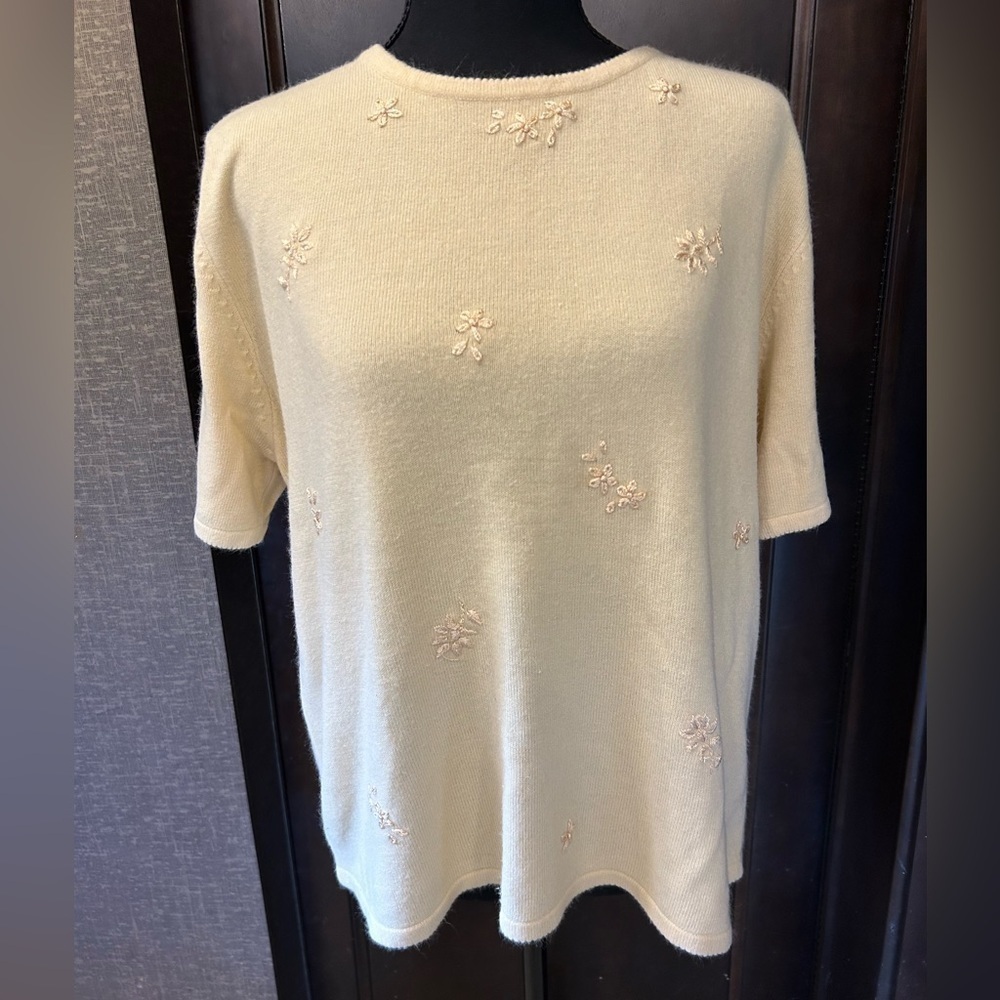 Koret short sleeve sweater. Deep cream. Embroidered. Size large. Vintage